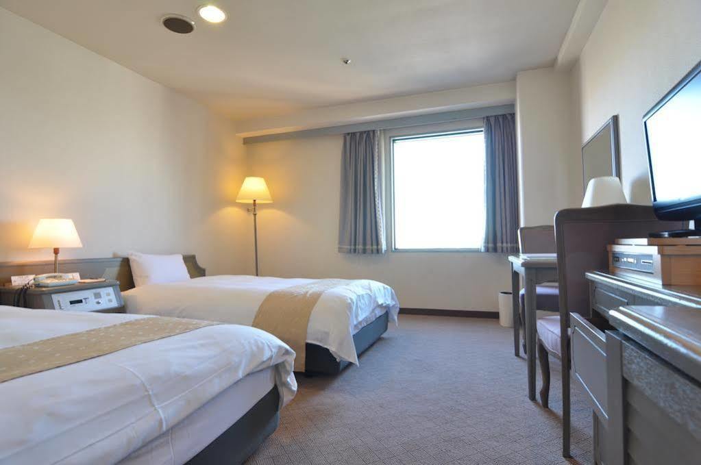 Loisir Hotel Йокаичи Екстериор снимка