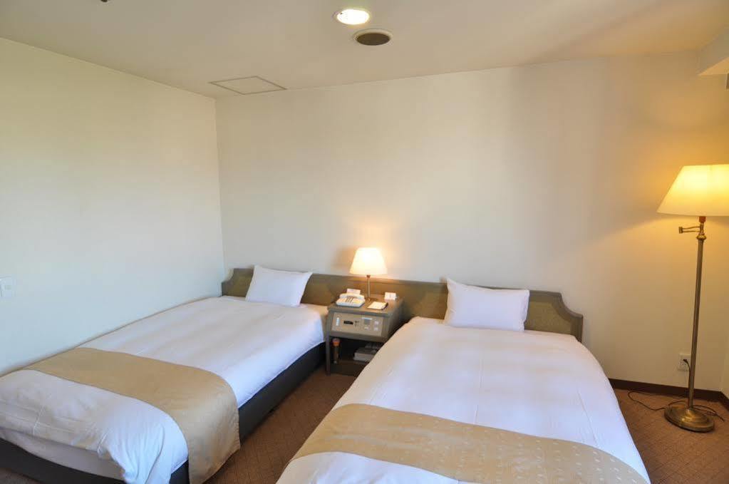 Loisir Hotel Йокаичи Екстериор снимка